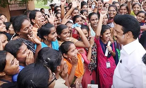 புதுமைப்பெண் திட்டத்தின் கீழ் 2 லட்சத்து 20 ஆயிரம் மாணவிகள் பயன்