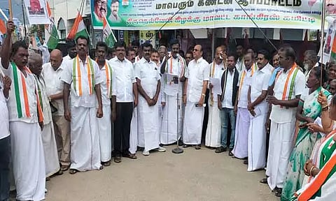 காங்கிரஸ் கட்சியினர் ஆர்ப்பாட்டம்