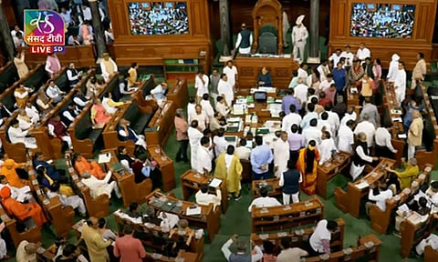 தொடர் அமளி: நாடாளுமன்ற இரு அவைகளும் மதியம் 2 மணி வரை ஒத்திவைப்பு