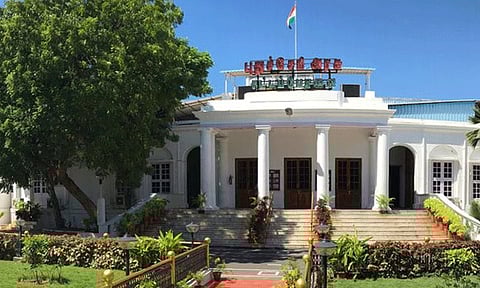 புதுச்சேரியில் பொதுப்பணித்துறை உள்ளிட்ட அரசு ஒப்பந்த ஊழியர்களுக்கு ஊதிய உயர்வு