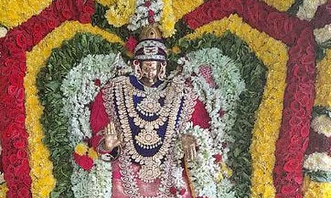 தேவபாண்டலம்பெரியநாயகி அம்மன் கோவிலில் ஊஞ்சல் உற்சவம்