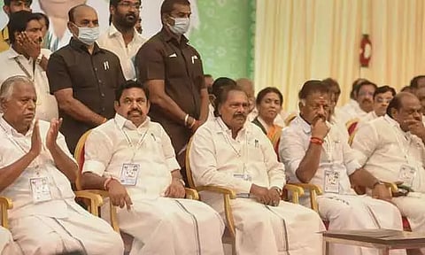 அதிமுக பொதுக்குழு தீர்மானங்களுக்கு எதிரான வழக்கு: சென்னை ஐகோர்ட்டில் இன்று விசாரணை