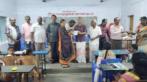 மாணவர்களுக்கு பரிசு