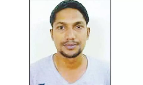 கோர்ட்டில் ஆஜர்படுத்திவிட்டு பஸ்சில் அழைத்து வந்தபோது புழல் சிறை கைதி தப்பி ஓட்டம்