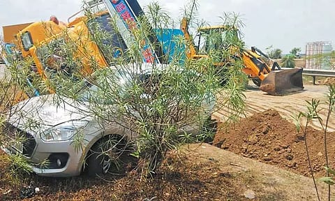 மதுராந்தகம் அருகே கார்-லாரி மோதி விபத்து