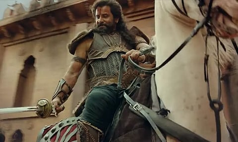 இளவரசர் ஆதித்த கரிகாலனாக விக்ரம் மாறியது எப்படி? - 'பொன்னியின் செல்வன்' படக்குழு வெளியிட்ட வீடியோ