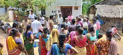 கிராம நிர்வாக அலுவலகத்தை பொதுமக்கள் முற்றுகை