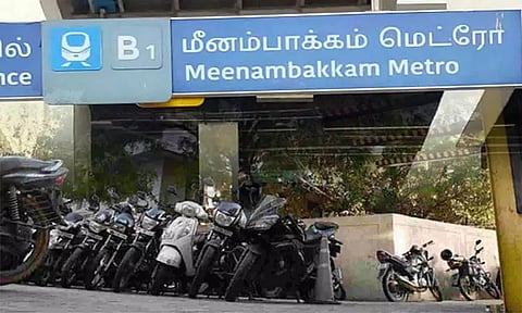 மறுசீரமைப்பு பணிகளுக்காக மீனம்பாக்கம் மெட்ரோ ரெயில் நிலைய வாகன நிறுத்தும் பகுதி மூடல்