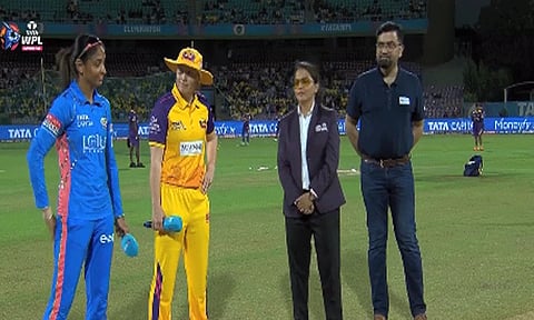 பெண்கள் பிரீமியர் லீக் வெளியேற்றுதல் சுற்று: மும்பைக்கு எதிராக டாஸ் வென்ற உ.பி வாரியர்ஸ் அணி பந்துவீச்சு தேர்வு