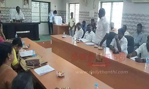 முடிந்த பணிக்கு மீண்டும் டெண்டர் விடுவதா? -நகர்மன்ற கூட்டத்தில் கவுன்சிலர்கள் கேள்வி