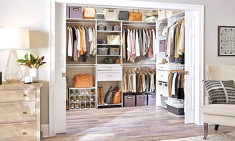 ஆடை அணிகலன்களை அழகாய் அடுக்க - கிளோசெட்