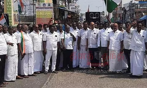 காங்கிரஸ் கட்சியினர் ஆர்ப்பாட்டம்