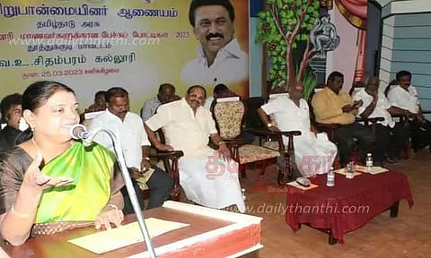 கல்லூரி மாணவ-மாணவிகளுக்கு பேச்சு போட்டி; அமைச்சர் கீதாஜீவன் தொடங்கி வைத்தார்