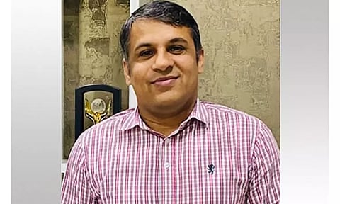 ரூ. 5 லட்சம் லஞ்சம் வாங்கியபோது சிக்கிய அதிகாரி: சிபிஐ கைது செய்ததால் 4வது மாடியில் இருந்து குதித்து தற்கொலை