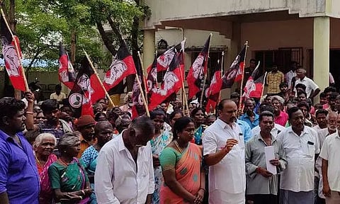 நல்லூர் சார்பதிவாளர் அலுவலகத்தை பொதுமக்கள் முற்றுகை