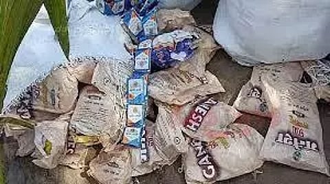 தடை செய்யப்பட்ட புகையிலை பொருட்களை காரில் கடத்திய 2 பேர் கைது