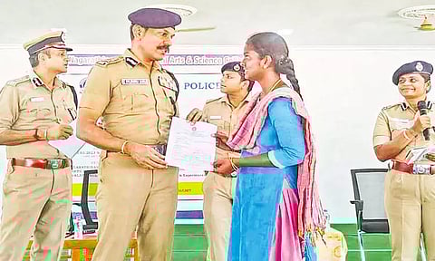 பெண் போலீசாருக்கு தொல்லை கொடுத்தால் கடும் நடவடிக்கை - டி.ஜி.பி. சைலேந்திரபாபு எச்சரிக்கை