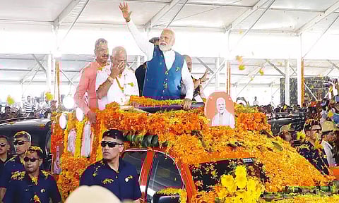 நான் உங்களுக்கு சேவை செய்வதற்கு கர்நாடகத்தில் வலுவான பா.ஜனதா ஆட்சியை தாருங்கள் - பிரதமர் மோடி