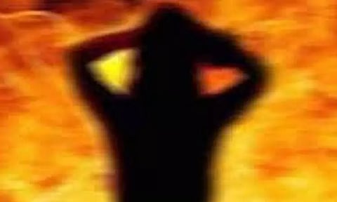 கடம்பத்தூரில் குடும்பத் தகராறு காரணமாக இளம்பெண் தீக்குளித்து தற்கொலை