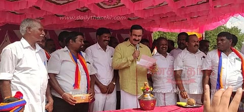 பாப்பிரெட்டிப்பட்டி ஒன்றியத்தில்24 இடங்களில் பா.ம.க. கொடியேற்று விழாடாக்டர் அன்புமணி ராமதாஸ் எம்.பி. பங்கேற்பு