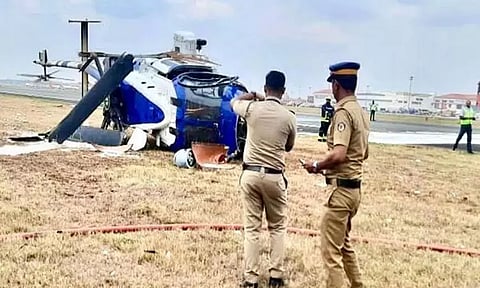 கொச்சியில், பயிற்சியின் போது ஹெலிகாப்டர் விழுந்து விபத்து; விமானி உள்பட 3 பேர் காயம்