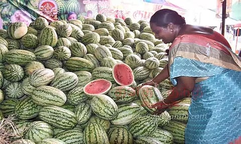 ஈரோட்டில் சுட்டெரிக்கும் வெயில்;குளிர்பானங்களின் விற்பனை சூடு பிடித்தது