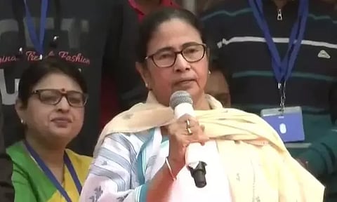 'மம்தா கடவுள் போன்றவர்; தவறு செய்ய மாட்டார்' மேற்கு வங்காள மந்திரி பேச்சால் சர்ச்சை