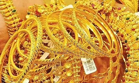 தங்கம் விலை சவரனுக்கு ரூ.80 குறைந்தது...!