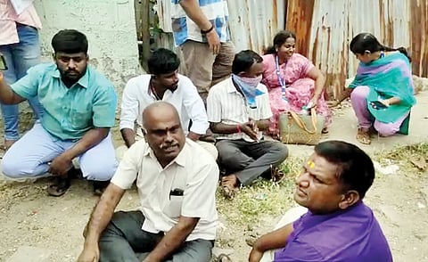 மாநகராட்சி அதிகாரிகள் தர்ணா