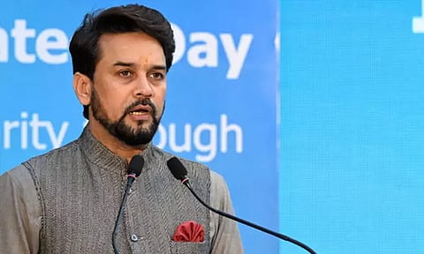 சாவர்க்கர் ஒருபோதும் வெளிநாட்டுக்கு 6 மாத சுற்றுலா சென்றது இல்லை; ராகுல் காந்தியை சாடிய அனுராக் தாக்குர்