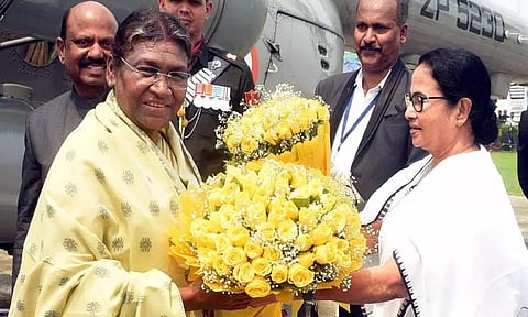 பேரழிவில் இருந்து அரசியலமைப்பு சட்டத்தை பாதுகாக்க ஜனாதிபதியிடம் மம்தா பானர்ஜி வேண்டுகோள்