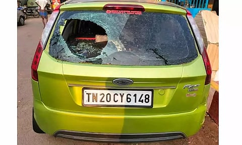 அகில இந்திய இந்து மகா சபா மாநில இளைஞரணி பொதுச்செயலாளரின் கார் கண்ணாடி உடைப்பு