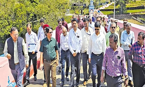 முல்லைப்பெரியாறு அணையில் கண்காணிப்பு குழுவினர் ஆய்வு