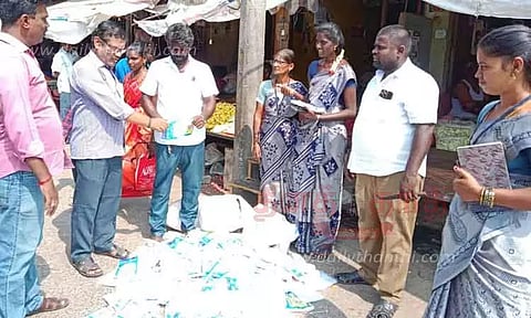 பிளாஸ்டிக் பொருட்கள் பறிமுதல்