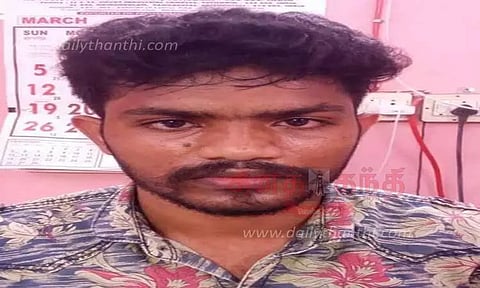 கத்தியை காட்டி செல்போன் பறித்தவர் கைது