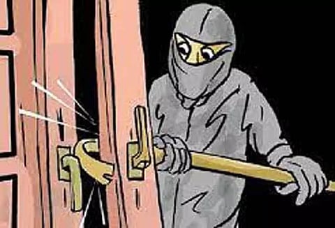 ஆரல்வாய்மொழி அருகேகாற்றாலையில் திருடியவர் கைது