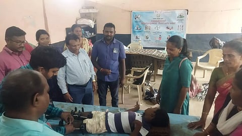 ஒருங்கிணைந்த பள்ளிக்கல்வித்துறை சார்பில் மாற்றுத்திறனாளி மாணவர்களுக்கு உதவி