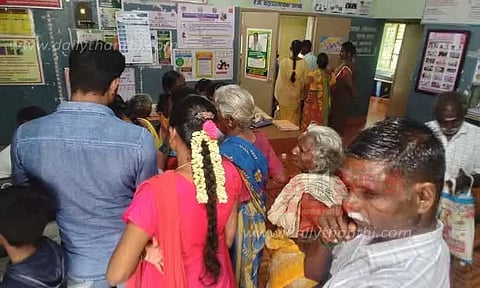 நீண்ட நேரம் காத்திருக்கும் கர்ப்பிணிகள், நோயாளிகள்