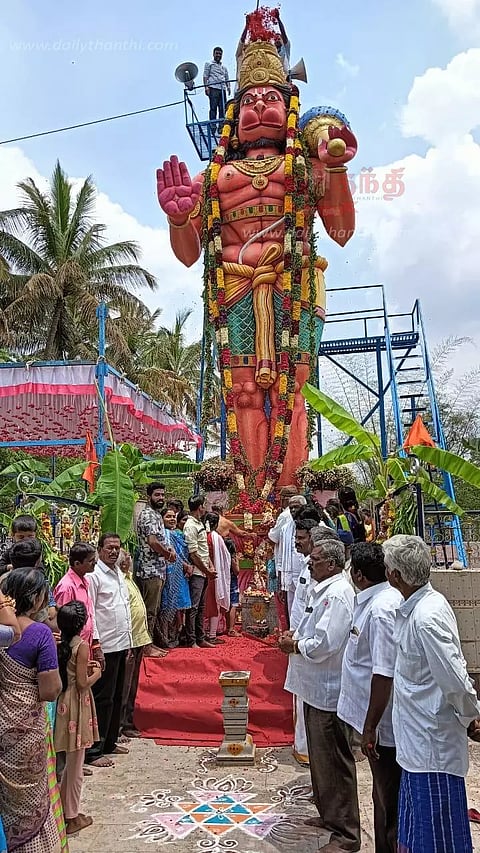 கெலமங்கலம் அருகே ராமநவமியையொட்டி32 அடி உயர வீர ஆஞ்சநேயருக்கு சிறப்பு பூஜை