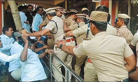 பெருங்குடியில் வக்கீல் கொலை வழக்கில் சரணடைந்த 3 பேருக்கு 3 நாள் போலீஸ் காவல்