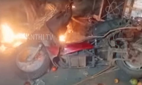 ராமநவமி பேரணியில் வெடித்த மோதல்.. வாகனங்களுக்கு தீ வைத்ததால் பதற்றம்.. - மம்தா மீது பாஜக கடும் தாக்கு