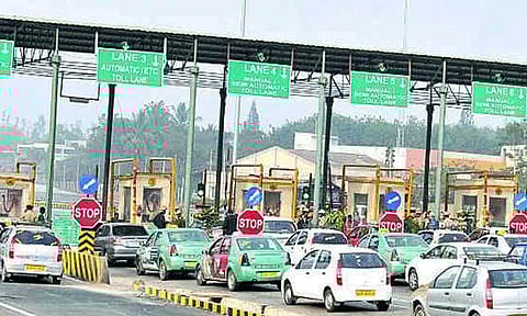 தமிழகத்தில் 29 சுங்கச்சாவடிகளில் சுங்க கட்டணம் நாளை முதல் உயர்வு !