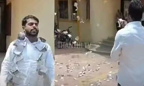 கிணறு தோண்ட லஞ்சம் கேட்டதால் ஆத்திரம்... ரூ.2 லட்சத்தை அரசு அலுவலகத்தின் முன்பு வீசிச் சென்ற விவசாயி