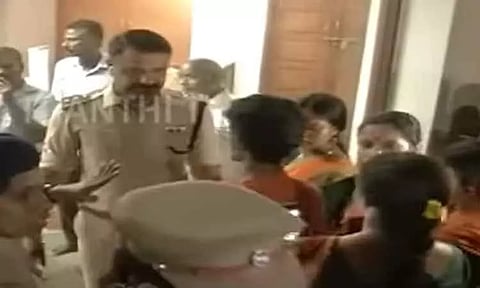 சென்னை கலாஷேத்ரா விவகாரம்: அடையாறு காவல் நிலையத்தில் முன்னாள் மாணவி புகார்