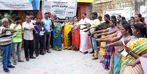 தர்மபுரி நகராட்சி சார்பில்திடக்கழிவு மேலாண்மை திட்ட விழிப்புணர்வு ஊர்வலம்