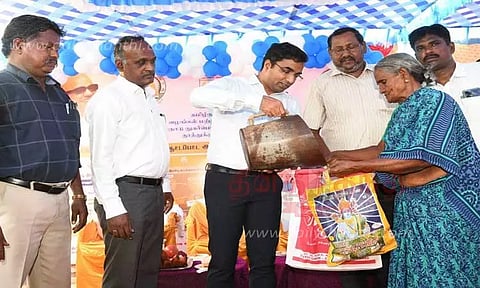 ரேஷன் கடைகளில் செறிவூட்டப்பட்ட அரிசி வழங்கும் திட்டம்; கலெக்டர் தொடங்கி வைத்தார்