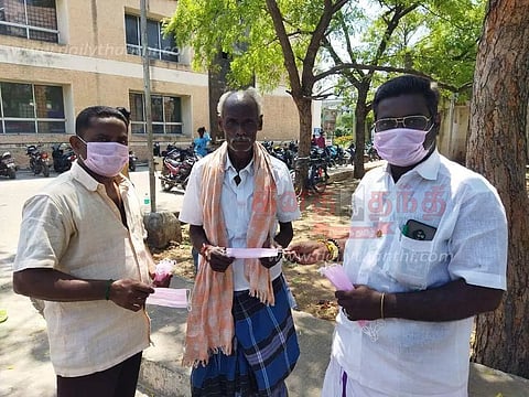 பொதுமக்களுக்கு முகக்கவசம்