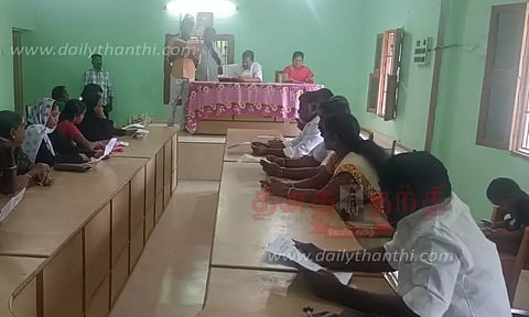 முதுகுளத்தூர் பேரூராட்சி கூட்டம்