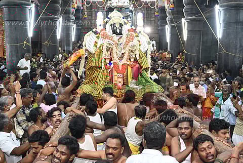 நாச்சியார்கோவில் சீனிவாசபெருமாள் கோவிலில் கல்கருட சேவை