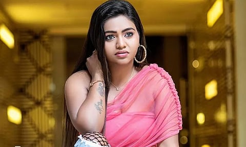 நடிகை ஷாலு ஷம்மு சலிப்பு